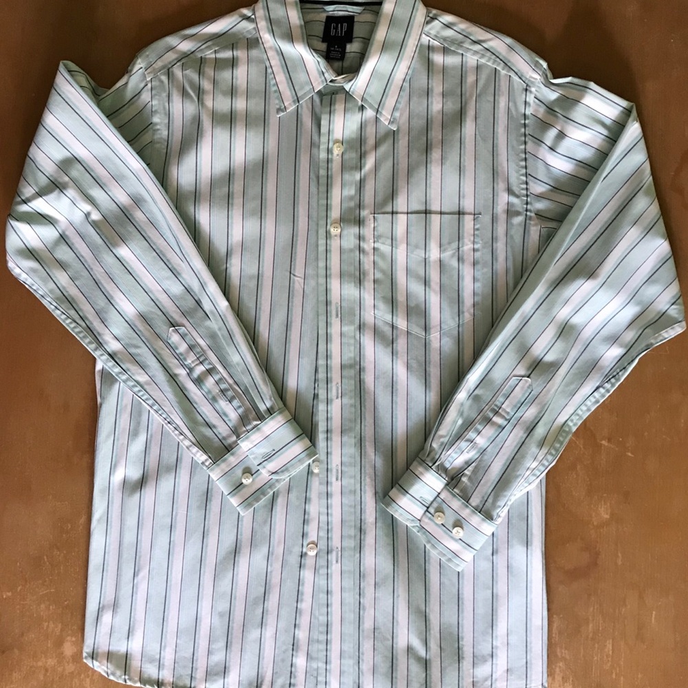 Gap classic fit button down shirt